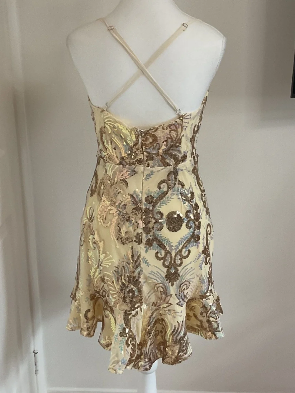 🤩One and Only Sequin Embellished Scoop Neck Ruffle Hem Mini Dress Gold - size L - Picture 6 of 8